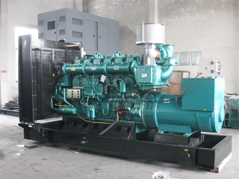 松江200KW 柴油发电机的油耗是多少？